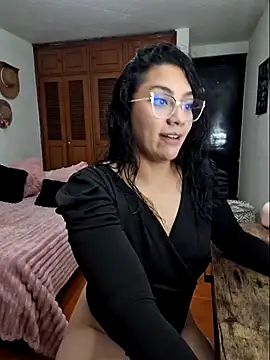 Thaliacooper  online show from 28, 9, 2025