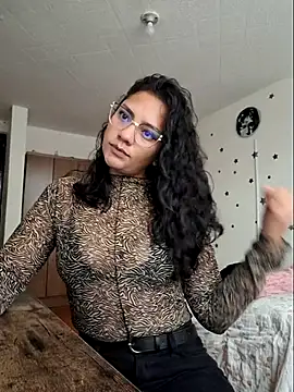 Thaliacooper  online show from 17, 10, 2025