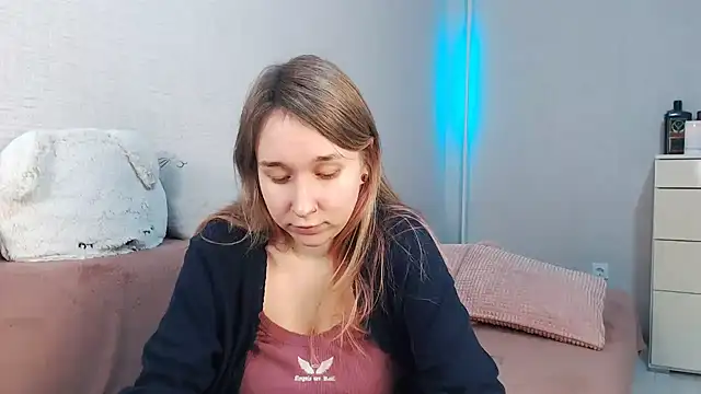 lovely hayley online show from 3, 2, 2026