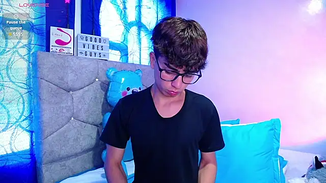 OwenBluee online show from 6, 12, 2024