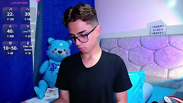 OwenBluee online show from 13, 2, 2025