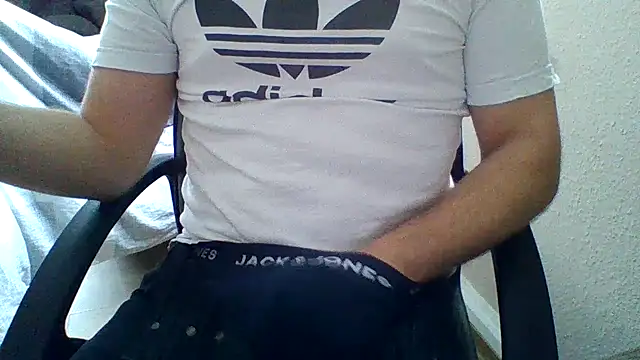 Snapshot of wixxer872302 chatting on 12, 1, 2025 wixxer872302 online show from 12, 1, 2025