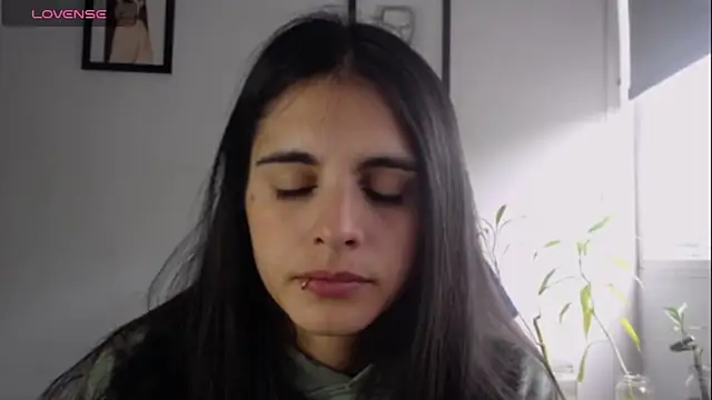 Snapshot of alma_violeta chatting on 7, 3, 2025 alma violeta online show from 7, 3, 2025