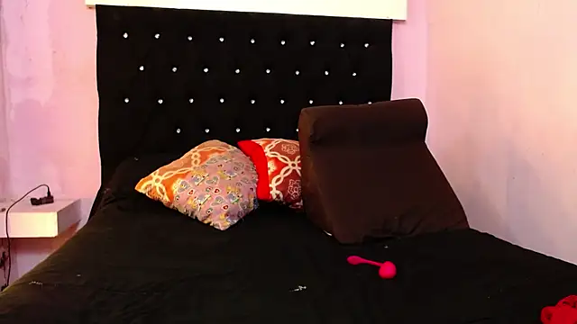 Snapshot of kittybonxx chatting on 9, 3, 2025 kittybonxx online show from 9, 3, 2025