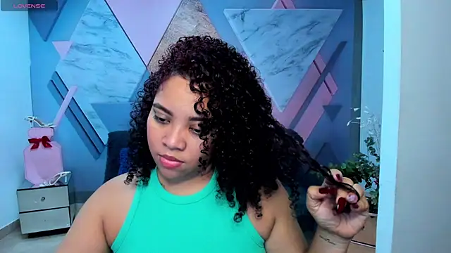 Snapshot of AngelaCoffee chatting on 4, 2, 2025 AngelaCoffee online show from 4, 2, 2025