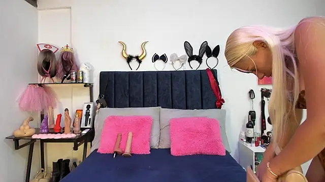 emmily giraldo online show from 9, 3, 2026