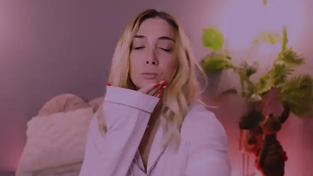 Snapshot of Jessielle chatting on 22, 12, 2025 Jessielle online show from 22, 12, 2025