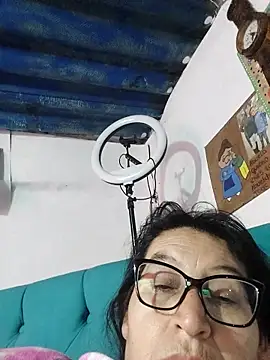 Snapshot of clarita_01 chatting on 23, 4, 2026 clarita 01 online show from 23, 4, 2026
