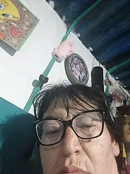 Snapshot of clarita_01 chatting on 29, 4, 2026 clarita 01 online show from 29, 4, 2026