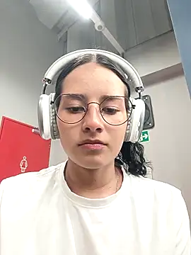 Snapshot of _vaness chatting on 4, 3, 2025 vaness online show from 4, 3, 2025