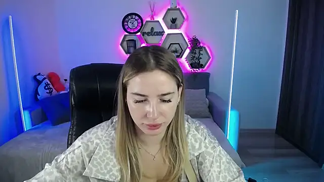 SabrinViolet online show from 15, 9, 2025