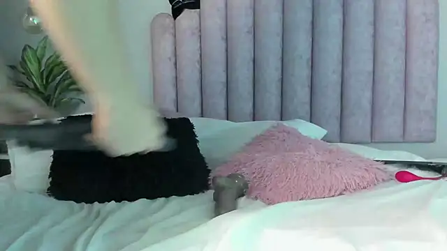 SusanBenett online show from 11, 2, 2025