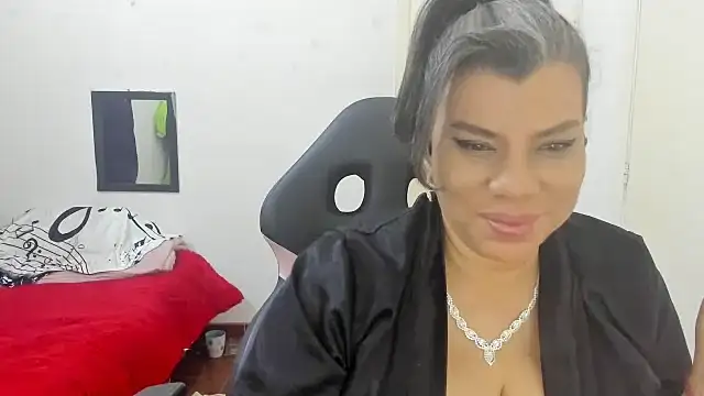 Snapshot of vikyadams chatting on 8, 10, 2025 vikyadams online show from 8, 10, 2025