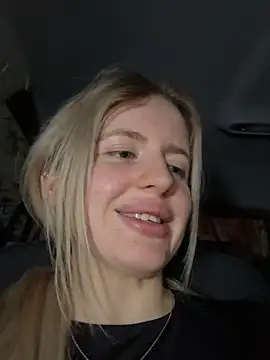 Holly-Glamour online show from 18, 4, 2026