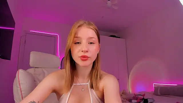 Eva Davi online show from 6, 3, 2025