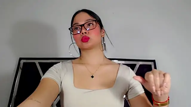 JasmineMoore online show from 16, 7, 2026