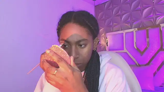 Queen perla  online show from 25, 3, 2026