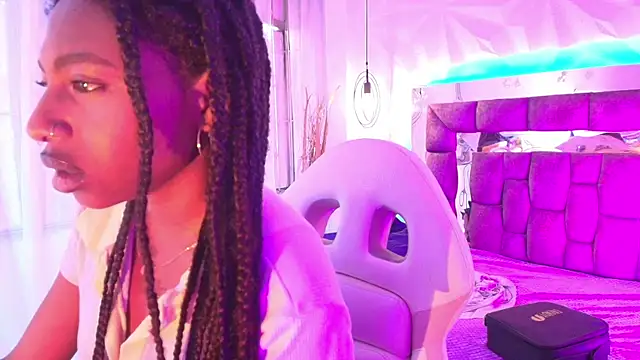 Snapshot of Queen_perla_ chatting on 4, 7, 2026 Queen perla online show from 4, 7, 2026