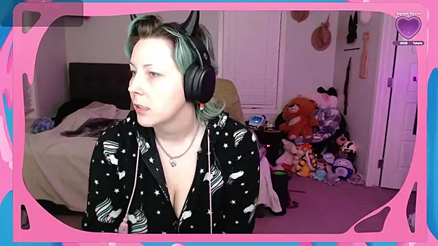 Snapshot of CirqueNoirBlu chatting on 8, 10, 2025 CirqueNoirBlu online show from 8, 10, 2025