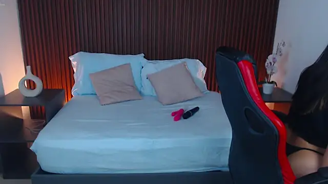 lizowenn  online show from 25, 2, 2025