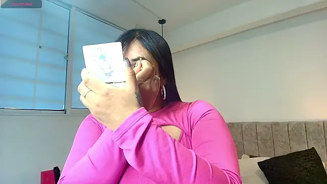 Snapshot of GiaFox_ chatting on 6, 5, 2026 GiaFox online show from 6, 5, 2026