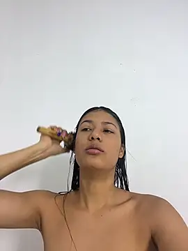 Snapshot of Valentinabaker chatting on 29, 10, 2025 Valentinabaker online show from 29, 10, 2025