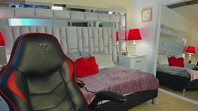 mariiahneedles online show from 23, 1, 2025