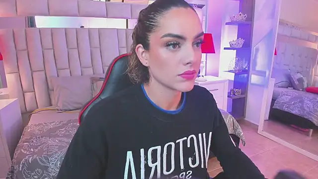 mariiahneedles online show from 11, 3, 2025