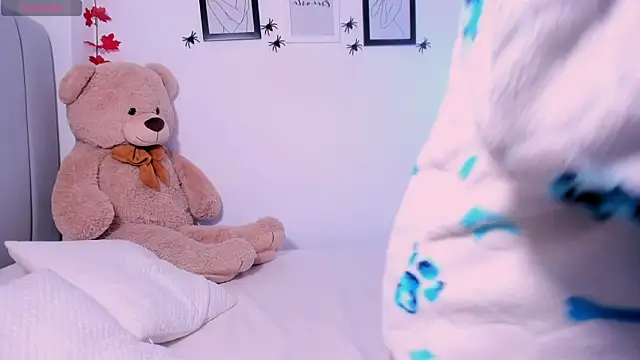 DannaHyde online show from 24, 10, 2025