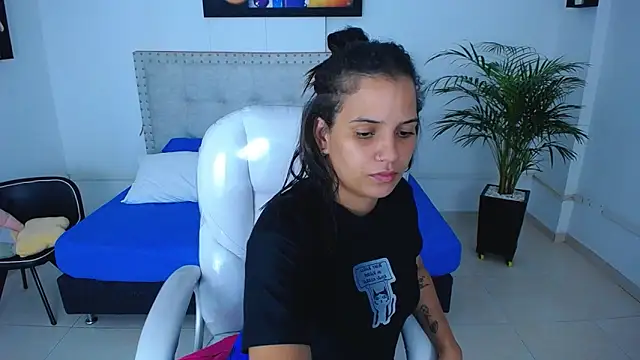 Snapshot of Chiqui_milk_ chatting on 28, 2, 2025 Chiqui milk online show from 28, 2, 2025