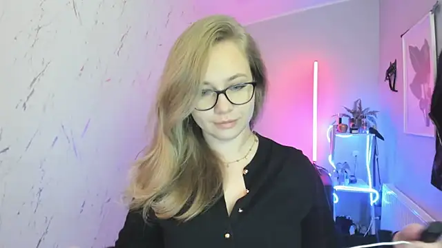 holly xglam online show from 21, 10, 2025