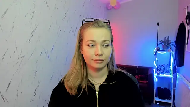 holly xglam online show from 3, 2, 2026