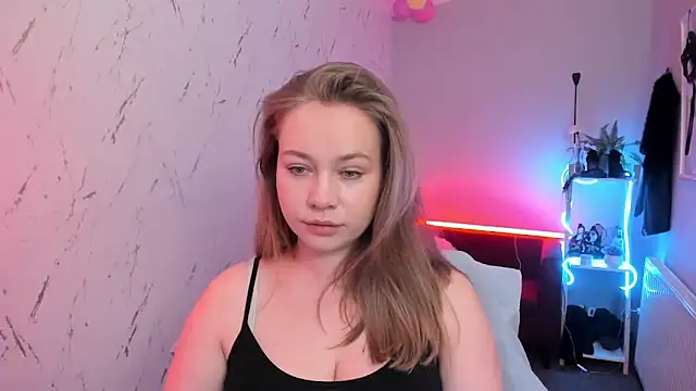 holly xglam online show from 2, 4, 2026