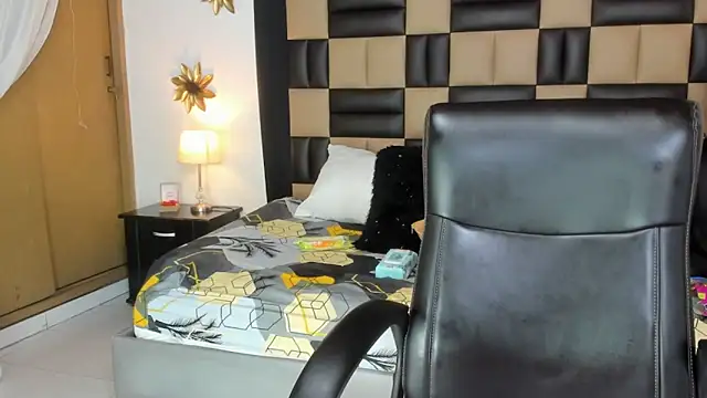 Snapshot of BonnyDelux chatting on 10, 2, 2025 BonnyDelux online show from 10, 2, 2025