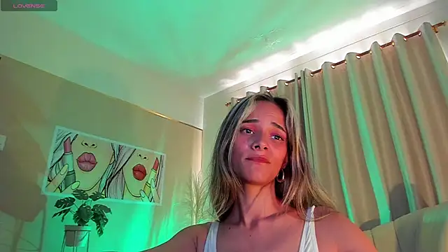 Snapshot of SkiinnyAna chatting on 22, 1, 2025 SkiinnyAna online show from 22, 1, 2025