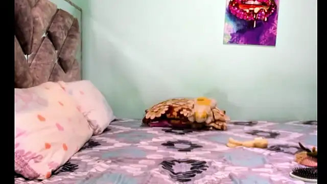 Evilmichellts1 online show from 6, 4, 2026