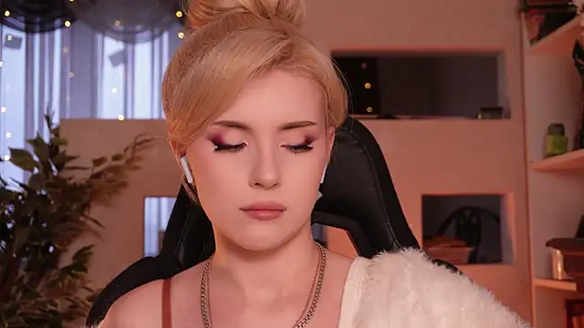 Chriss Fox online show from 9, 4, 2026