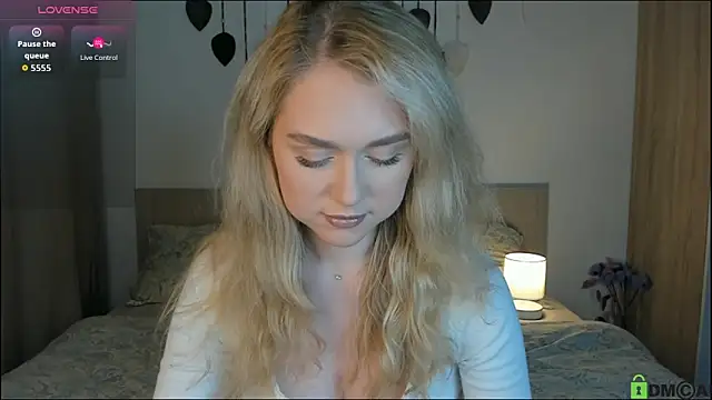 Snapshot of TheVanessaMaes chatting on 15, 9, 2025 TheVanessaMaes online show from 15, 9, 2025