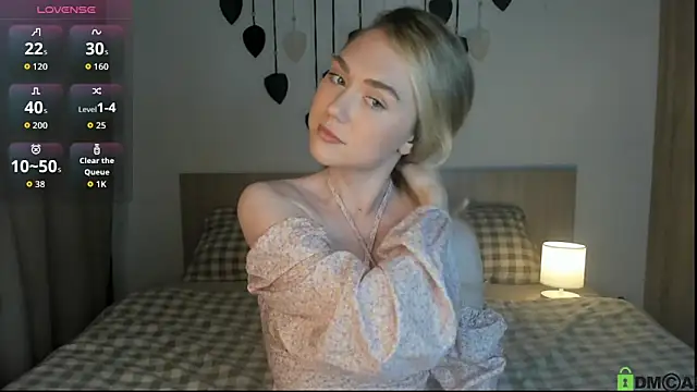 Snapshot of TheVanessaMaes chatting on 15, 10, 2025 TheVanessaMaes online show from 15, 10, 2025