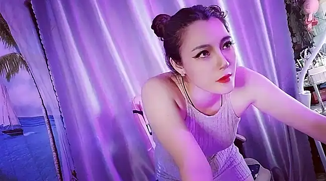 Sugar lipsz online show from 4, 3, 2025