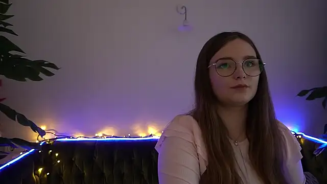 MagicPeachh  online show from 16, 12, 2024