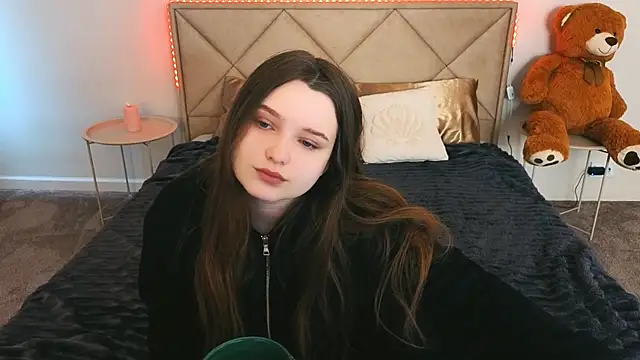 MagicPeachh  online show from 8, 4, 2026