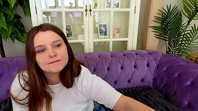 Snapshot of MagicPeachh_ chatting on 6, 5, 2026 MagicPeachh online show from 6, 5, 2026