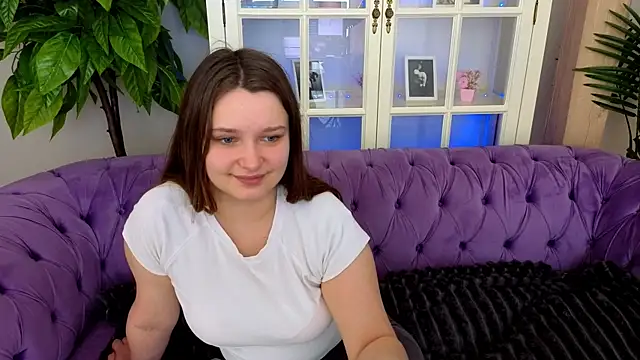 Snapshot of MagicPeachh_ chatting on 7, 5, 2026 MagicPeachh online show from 7, 5, 2026