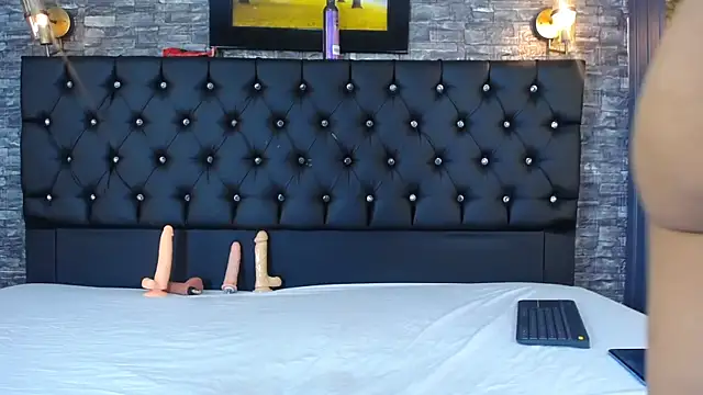 Snapshot of Malory_Cortez chatting on 12, 11, 2025 Malory Cortez online show from 12, 11, 2025