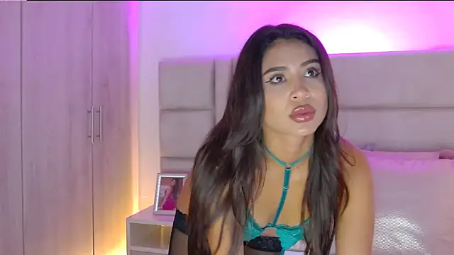 HaileyBaldwin online show from 11, 12, 2024