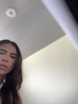 HaileyBaldwin online show from 11, 12, 2024