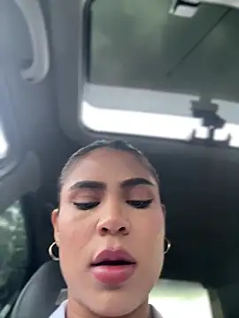 HaileyBaldwin online show from 5, 1, 2025