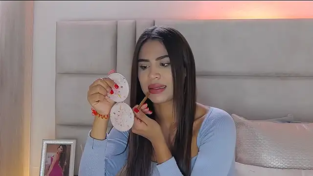 HaileyBaldwin online show from 11, 1, 2025