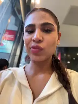 HaileyBaldwin online show from 6, 3, 2025